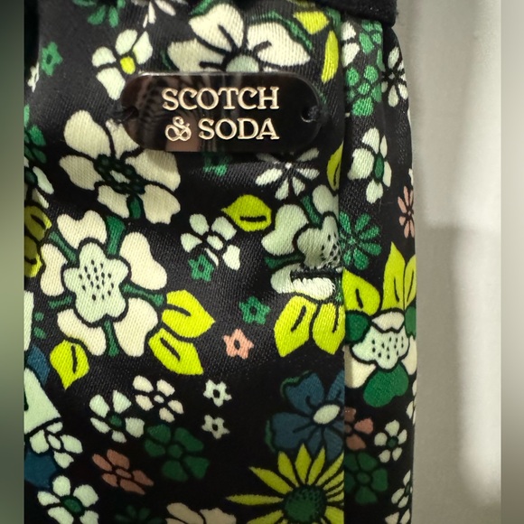 Women’s Scotch & Soda Floral Printed Trousers - Picture 3 of 7